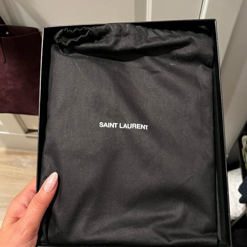 ‼️WOW‼️Yves Saint Laurent Black and gold- 🖤🧡Uptown Envelope Clutch‼️GUC - Picture 4 of 12